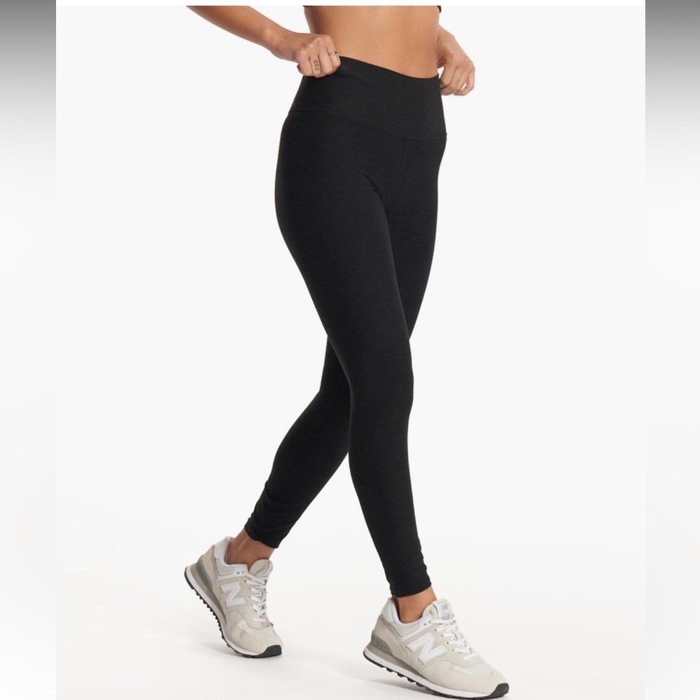 NWT Vuori Clean Elevation leggings size medium black heather